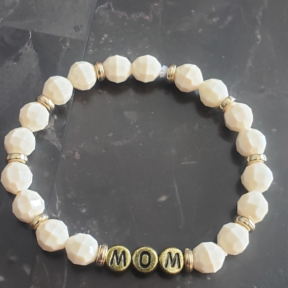 Mom Bead Bracelet - Picture 3 of 4